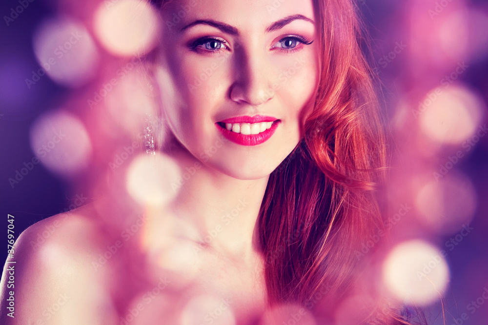 девушка в огоньках