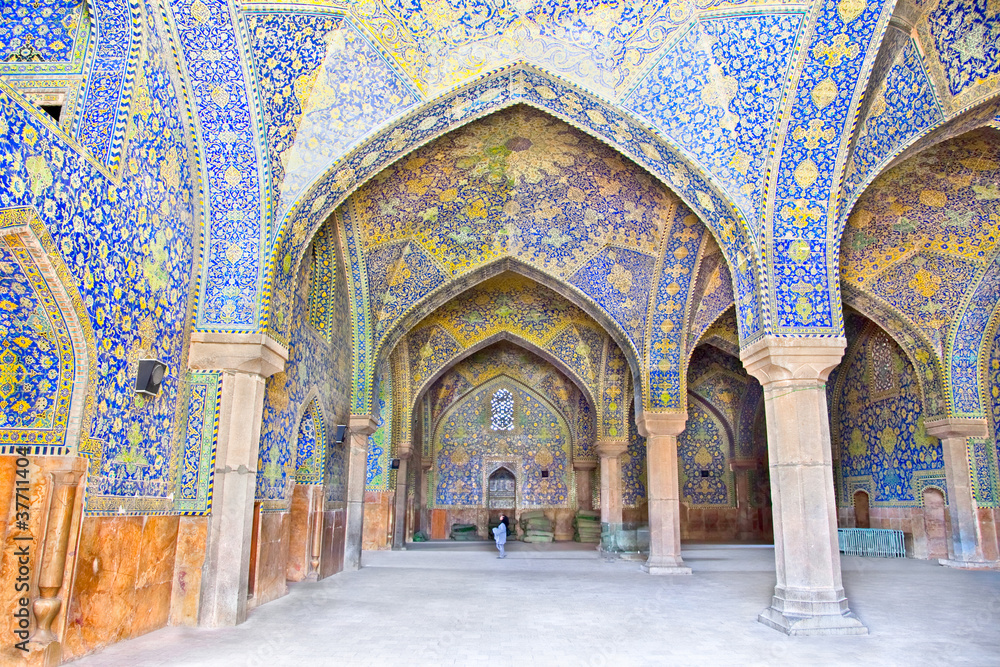 Tiled orienta  arcs and pillars on Jame Abbasi mosque, Esfahan