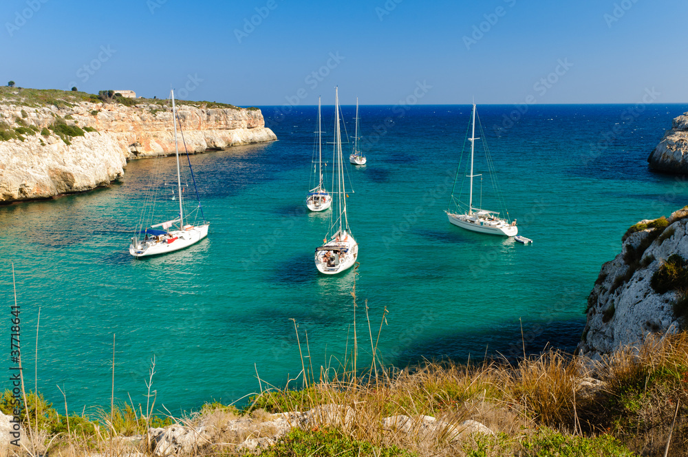 Boote in der Bucht von Cala Magraner, Mallorca
