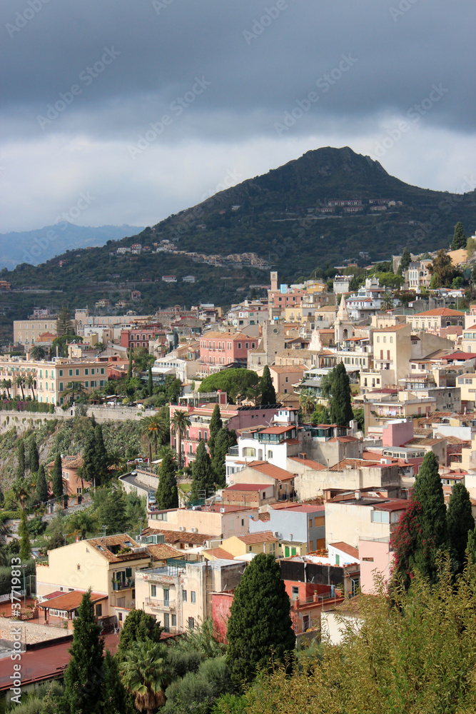 Vue sur Taormina et l'Etna