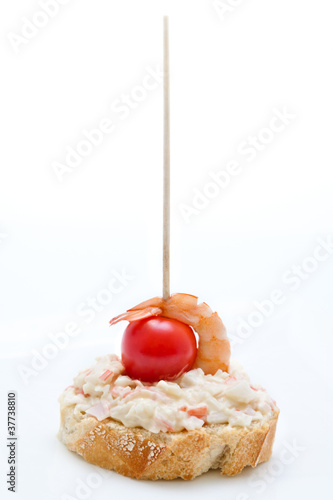 tapa de gamba, tomate cherry y mayonesa photo