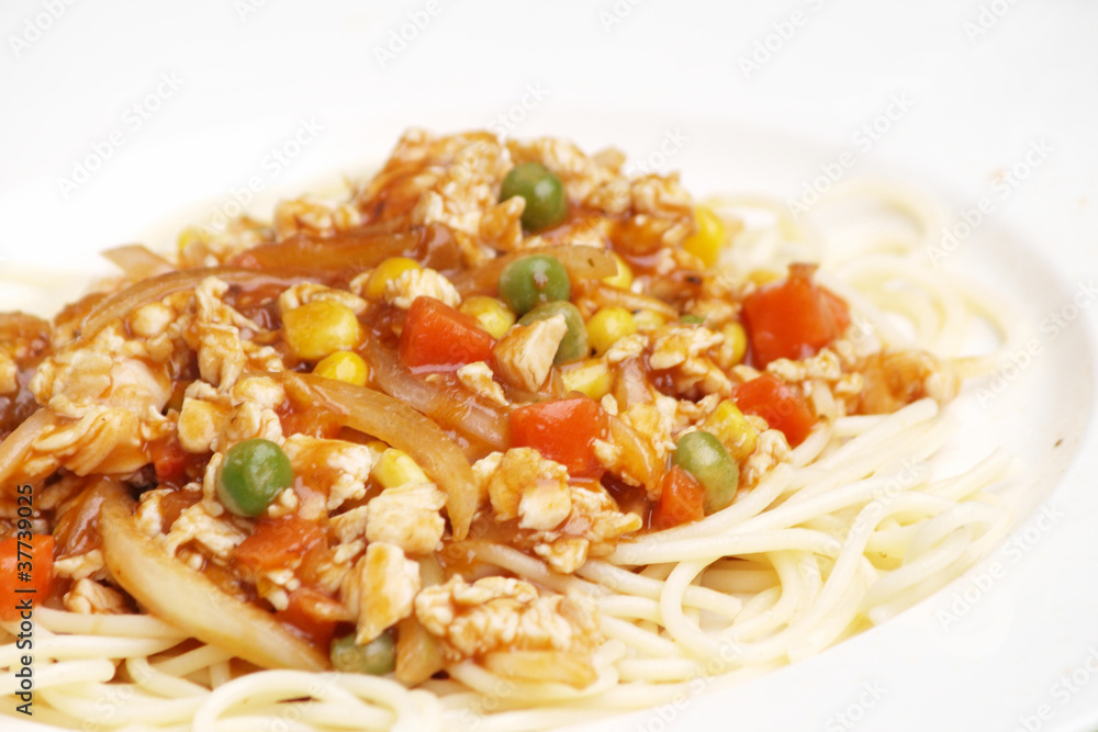 close-up of spaghetti and sauce