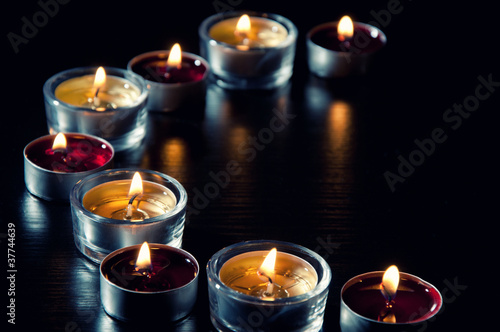 Canvas Print Semicircle of burning tea light candles