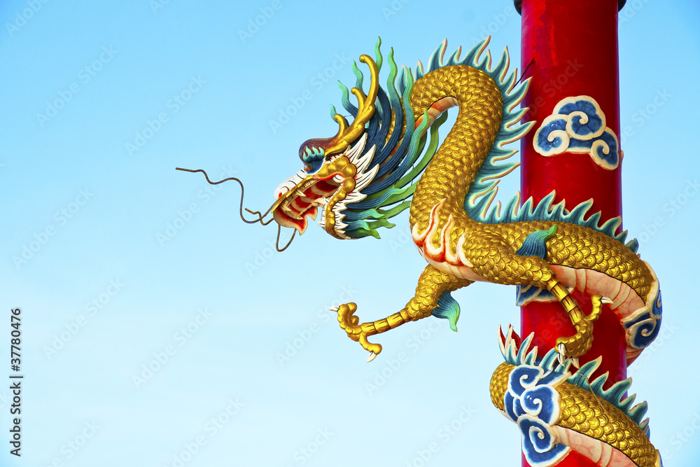 Fototapeta premium dragon statue in chinese temple