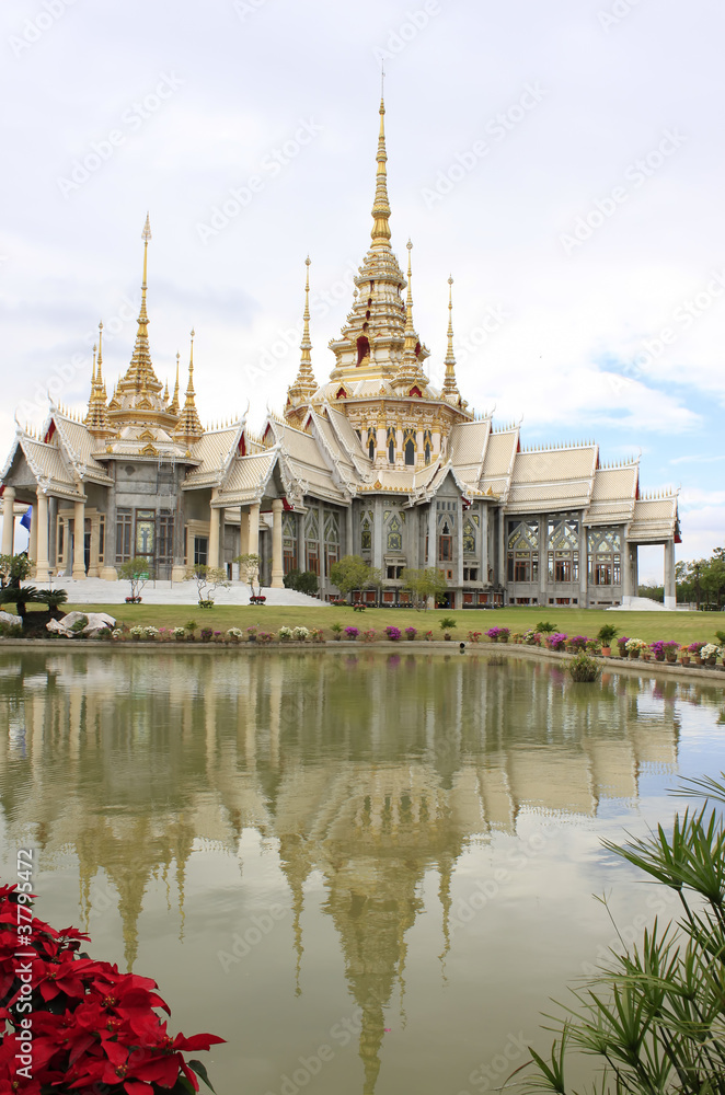 Naklejka premium luangporto sanctuary