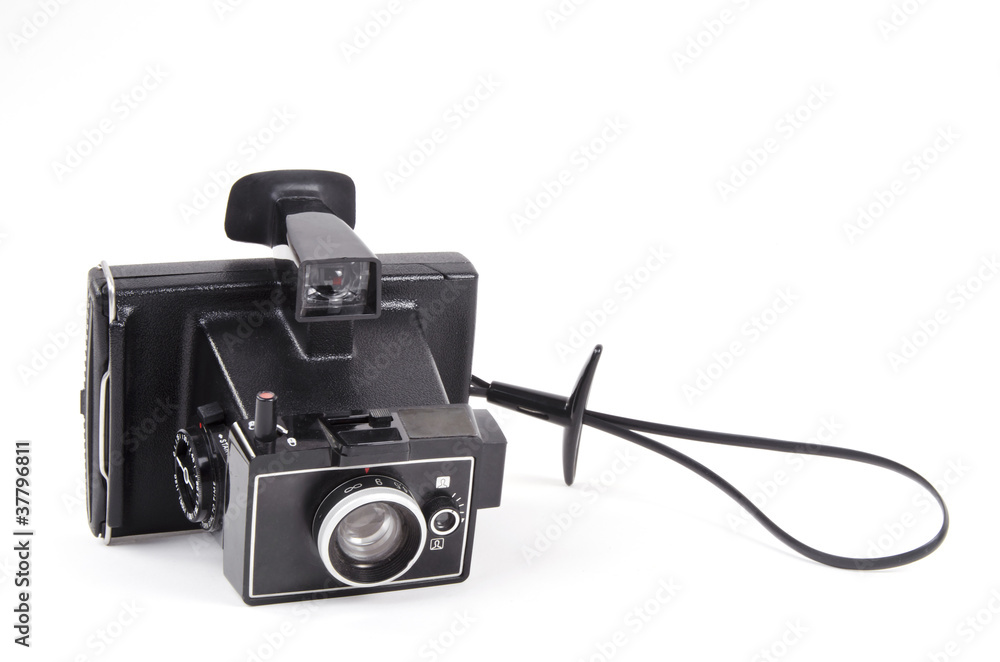 старый фотоаппарат на белом фоне