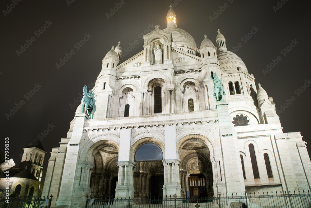 Basilica Sacre Coeur at night