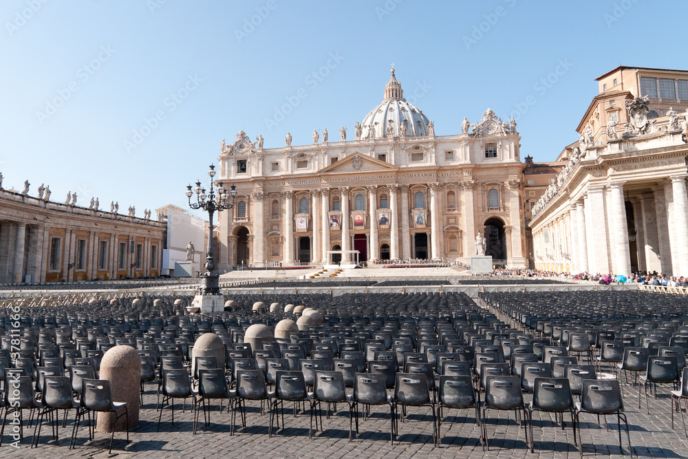 Chairs waiting for an audience in Saint-Peter square