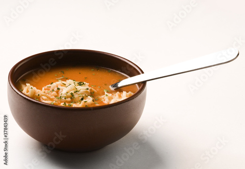 Zupa pomidorowa w miseczce