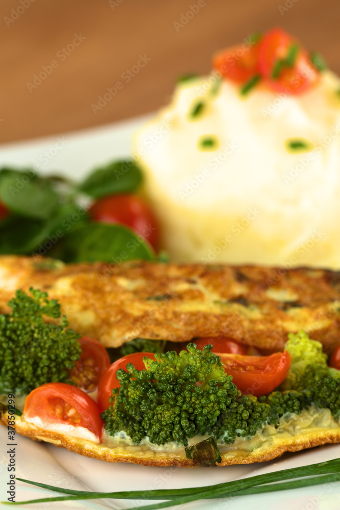 Broccoli and tomato omelette with mashed potato