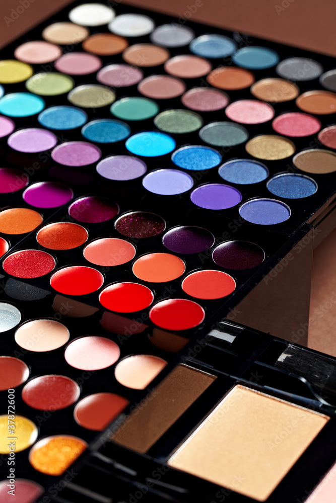 Make-up colorful eyeshadow palettes