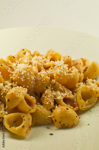 pasta conchiglie rosate photo