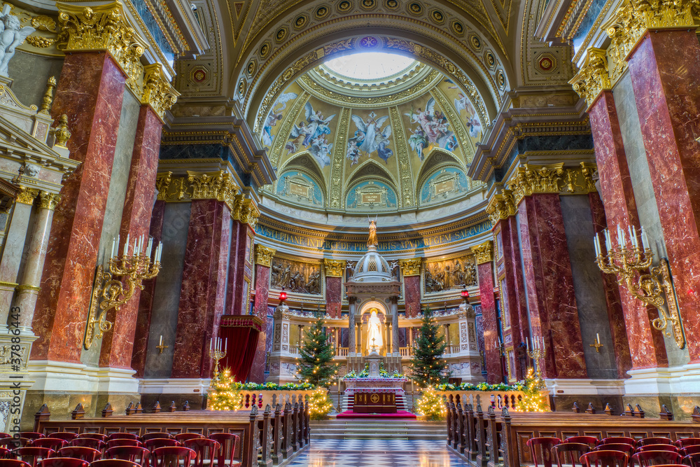 Saint Stephen basilica interior, Budapest, Hungary
