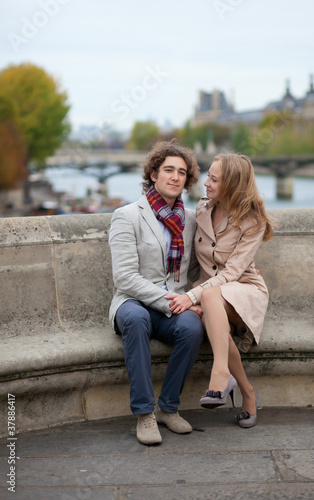 Romantic couple in Paris, having a date © Ekaterina Pokrovsky