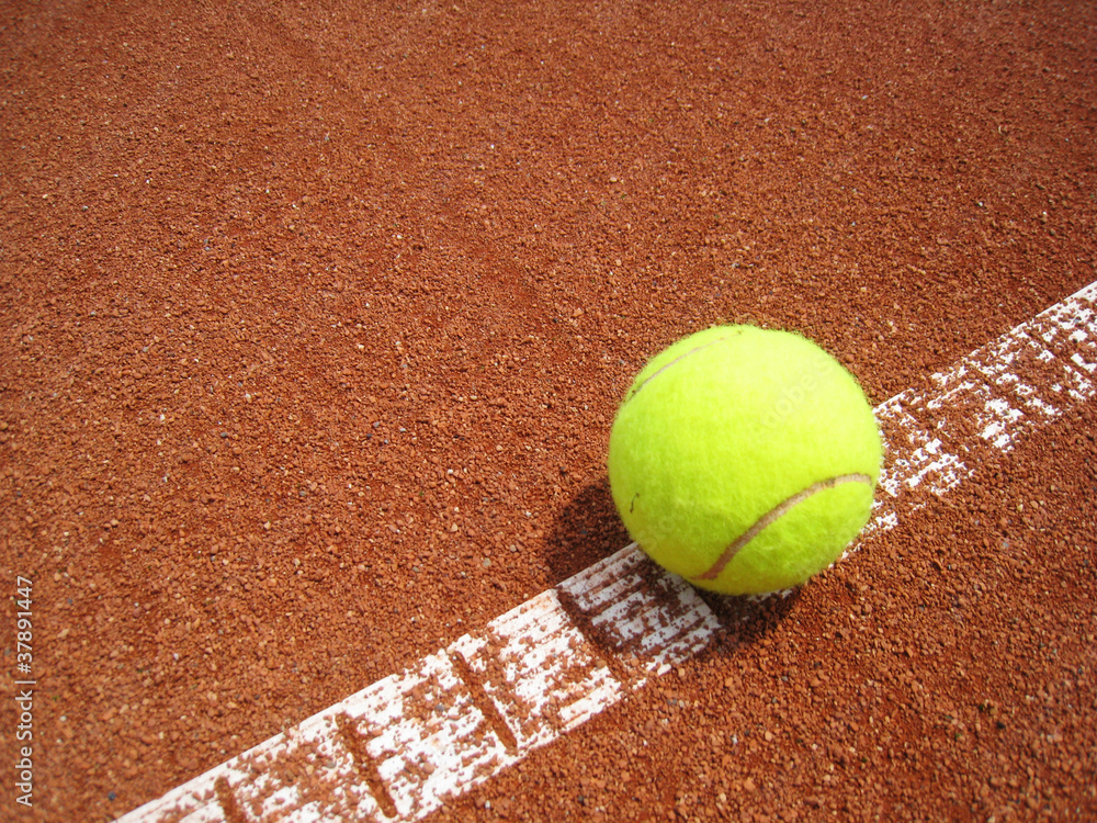 Tennisplatz Linie 21 mit Ball