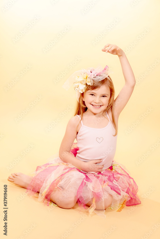 Kleine Prinzessin in Blumen und Rüschen Kleine Prinzessin in Blumen und Rüschen