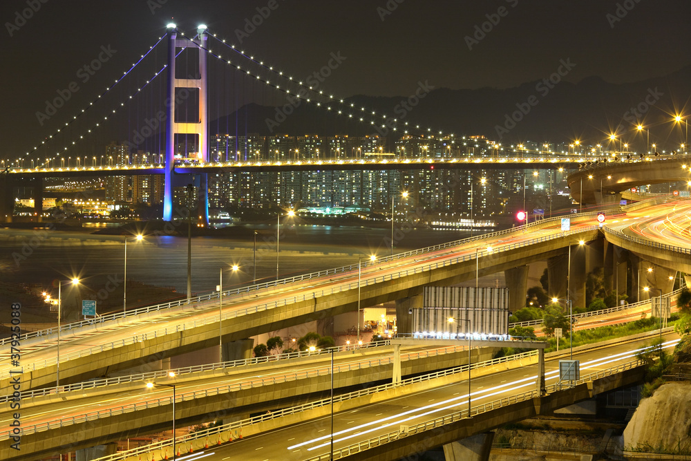 Obraz premium freeway and bridge at night