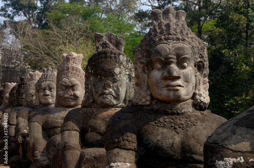 Warriors at Angkor Wat gates © Nuno Lopes