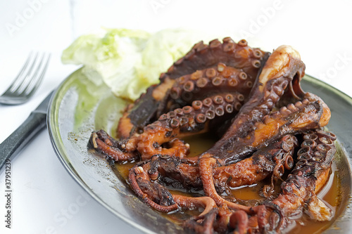 octopus and lettuce