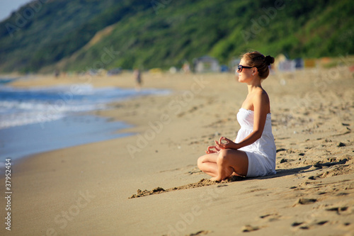 Young caucasian woman relaxing on the beach