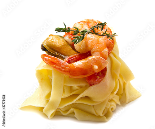 pasta con gamberi e cozze photo