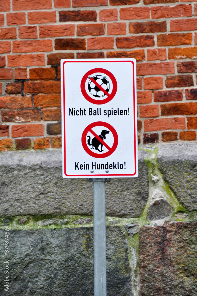 Verbotsschild Ball spielen Hundeklo Verbotsschild Ball spielen Hundeklo
