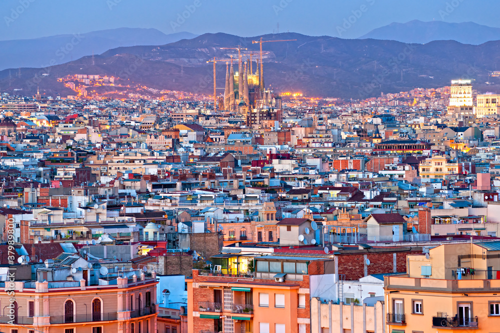 Φωτογραφία View of Barcellona from Montjuic, with the Sagrada familia.