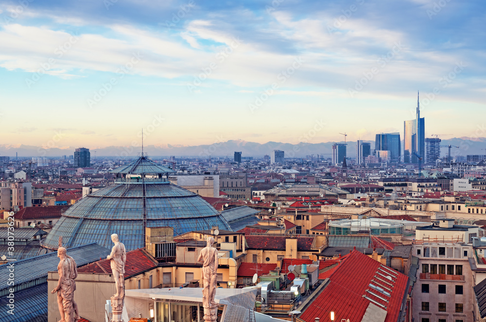 Naklejka premium Panoramę Mediolanu z („Katedra w Mediolanie”). Włochy.
