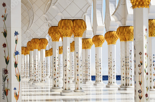 Photo Columns of Sheikh Zayed Mosque in Abu Dhabi, UAE
