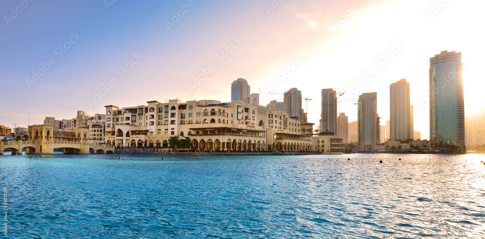 Naklejka premium Panoramic view of Dubai downtown at sunset, UAE