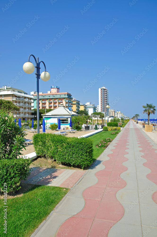 Obraz premium Strandpromenade von Lido di Jesolo an der Adria