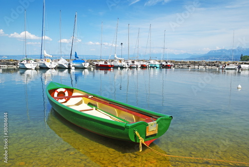 Barque verte au lac Léman
