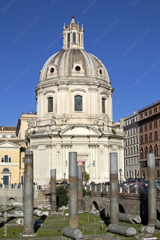 Chiesa Santa Maria di Loreto vista dal Foro Traiano