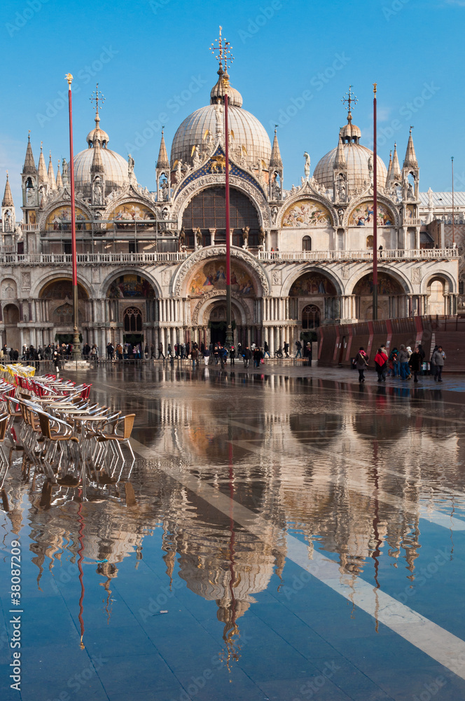 Naklejka premium Überschwemmung auf Markusplatz, Venezia