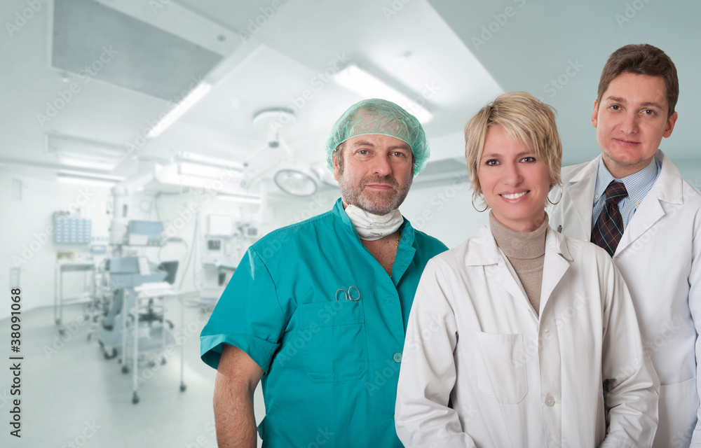 Obraz premium Happy Medical team at operating room