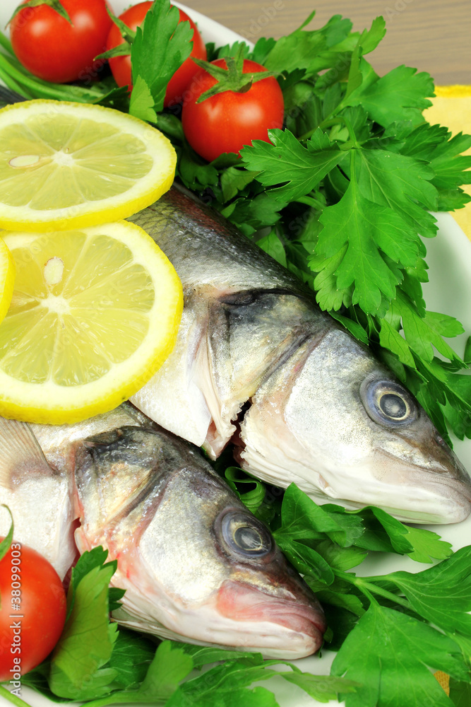 Raw sea bass with vegetables