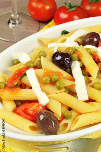 Pasta with olives and mozzarella