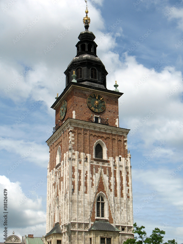 Torre con orologio