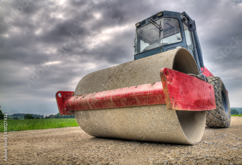 Obraz na płótnie road roller at dramatic angle w salonie