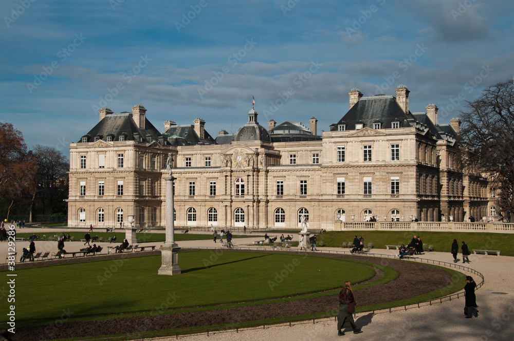 Sénat jardin du Luxembourg à Paris
