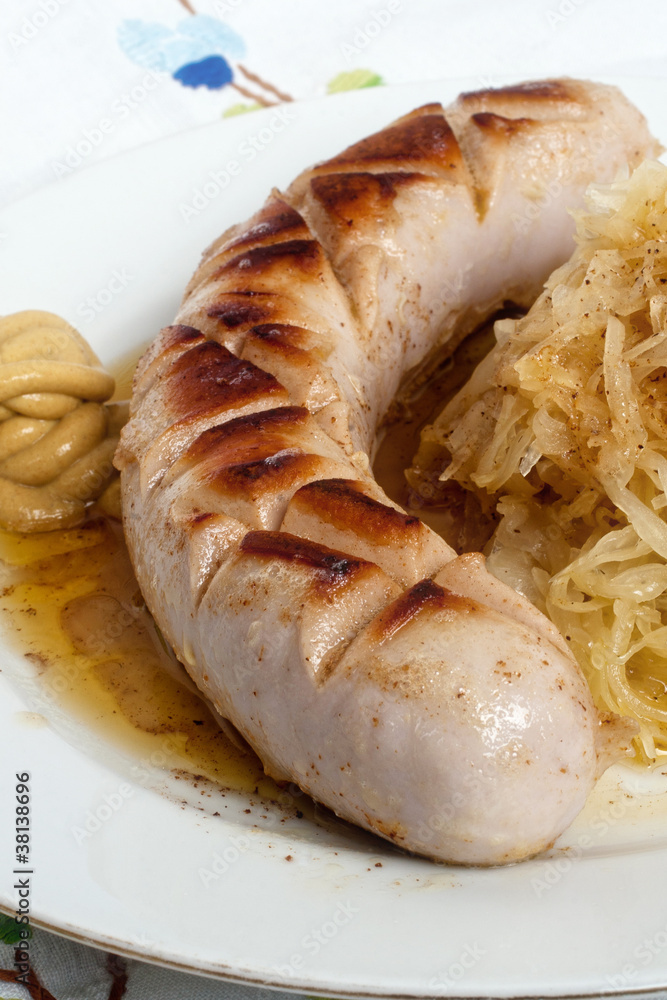 Bratwurst mit Sauerkraut Bratwurst mit Sauerkraut