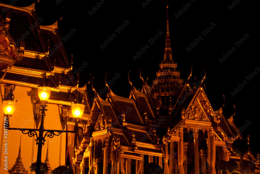Wat Phra Kaeo in the evening.