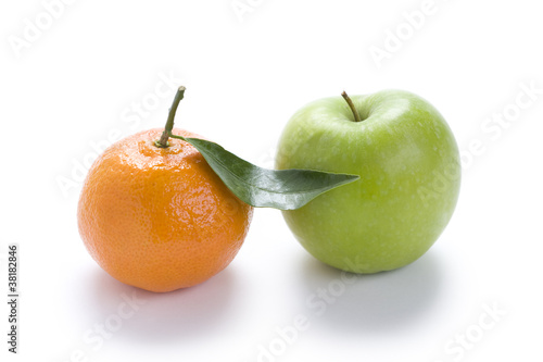 clementine orange and granny smith apple