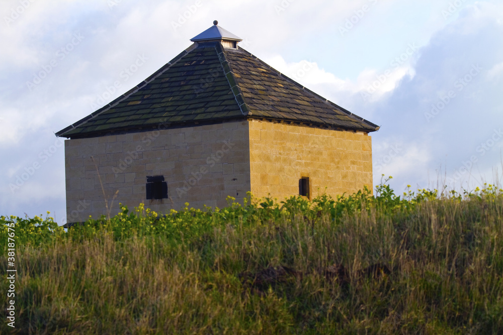 Fototapeta premium A farm storage shed in a field