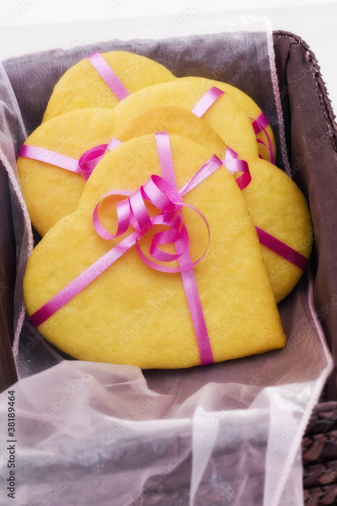 Biscotti a forma di cuore per San Valentino Biscotti a forma di cuore per San Valentino