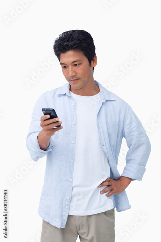 Male typing text message © WavebreakmediaMicro