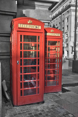 Acrylglasbilder Rot, Schwarz, Weiß Cabines téléphoniques - Londres (UK)  © Delphotostock