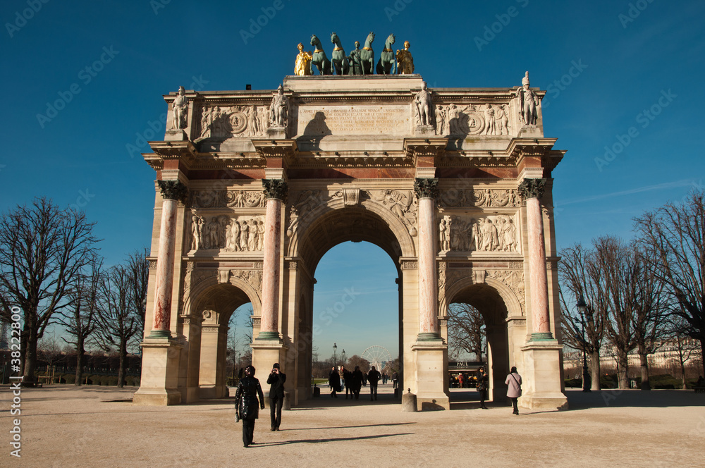 carrousel du Louvre jardin des tuileries à Paris