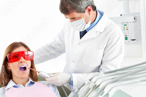 Laserbehandlung beim Zahnarzt