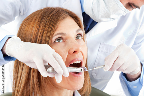 Zähne ziehen beim Zahnarzt